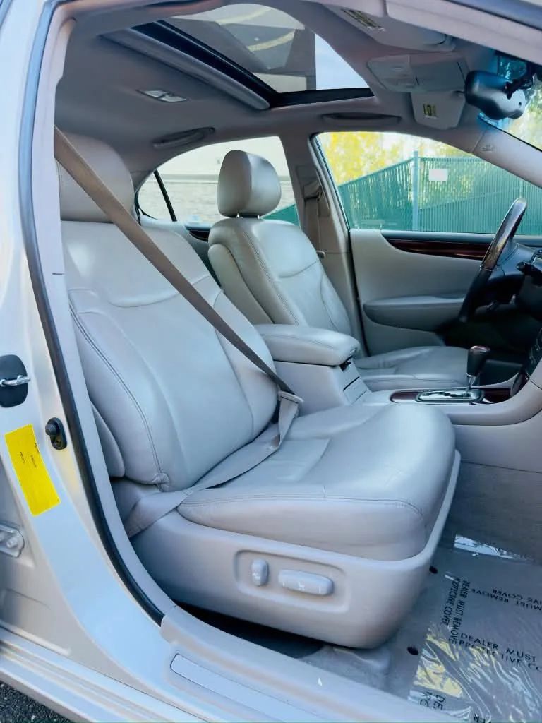 Used 2004 Lexus ES 330 w/ Premium Pkg FWD image 11