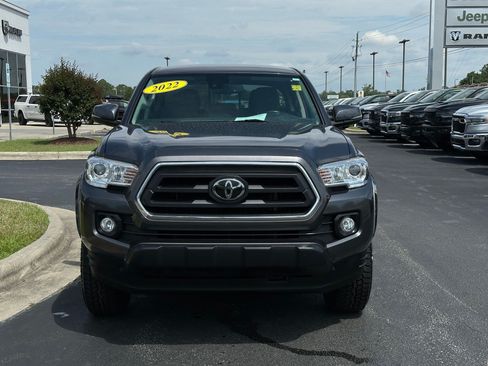 Used 2022 Toyota Tacoma SR5 w/ Technology Package RWD image 2