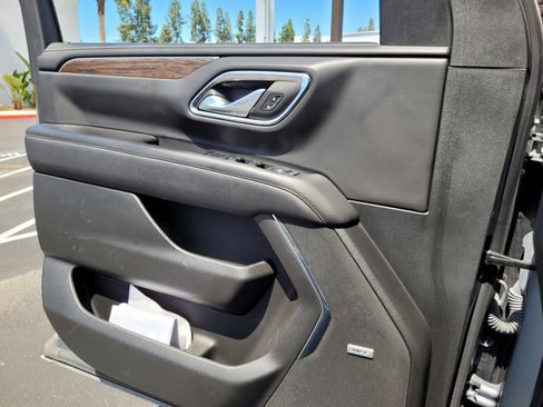 Used 2024 Chevrolet Suburban Premier RWD image 25