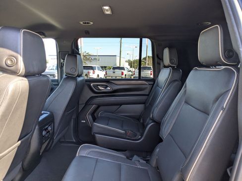 Used 2023 Chevrolet Suburban Premier image 14