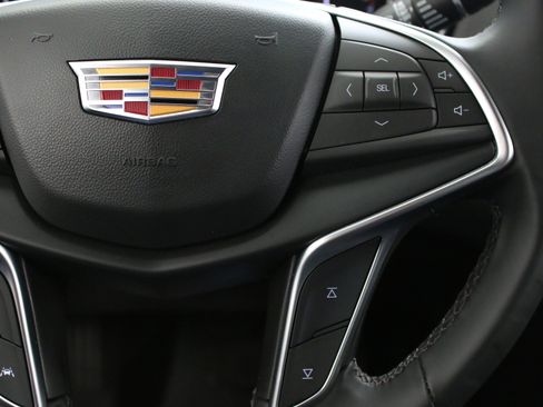 Used 2025 Cadillac XT5 Luxury AWD/4WD image 16