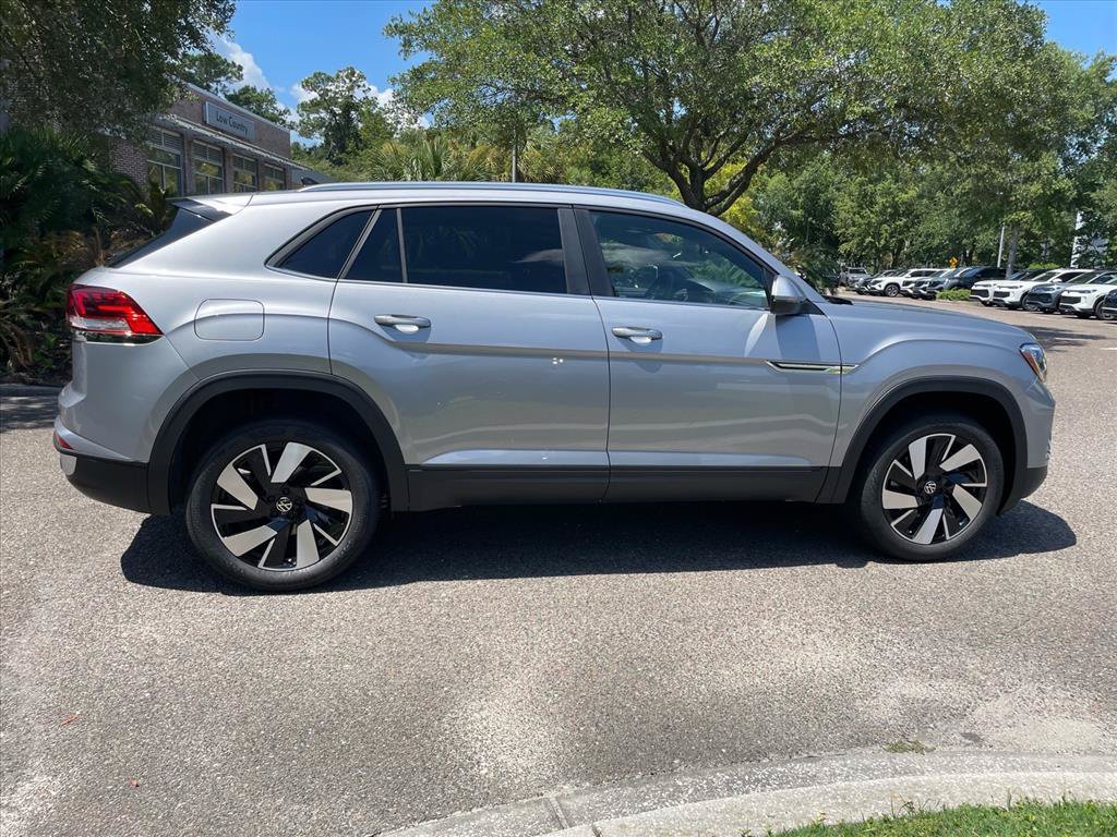 New 2026 Volkswagen Atlas Cross Sport SE FWD image 2