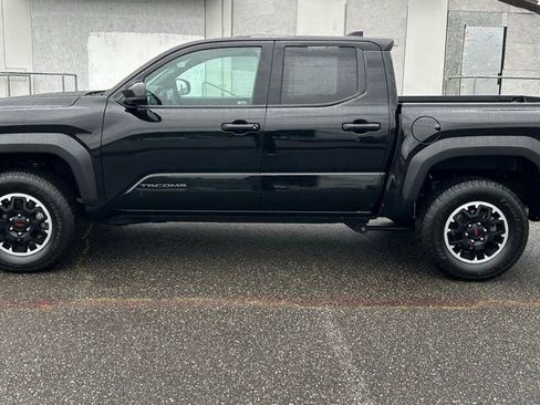 Certified 2025 Toyota Tacoma TRD Off-Road AWD/4WD image 7