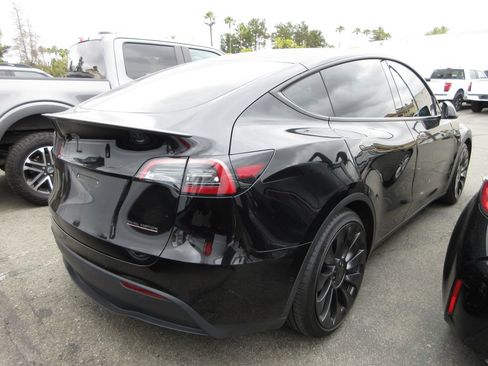 Used 2022 Tesla Model Y Performance AWD/4WD image 3