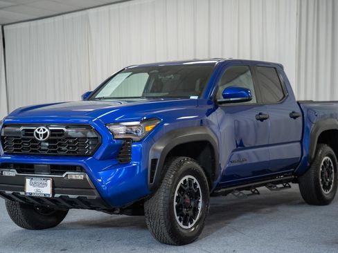 Used 2024 Toyota Tacoma TRD Off-Road AWD/4WD image 3