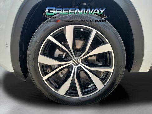 Used 2024 Volkswagen Atlas SEL Premium R-Line image 35