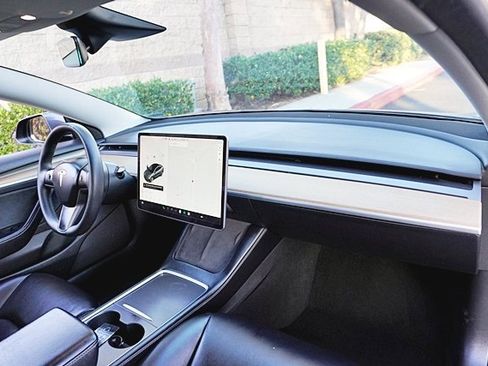 Used 2022 Tesla Model 3 Long Range image 11