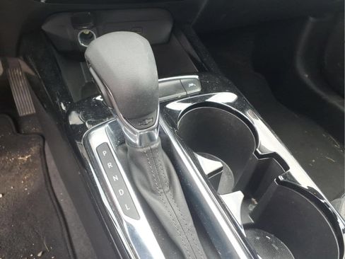 Used 2025 Chevrolet Trax LT FWD image 17
