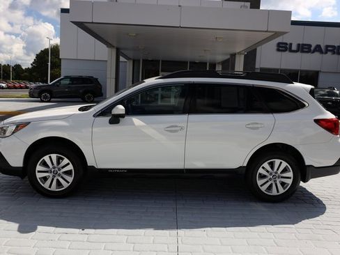 Used 2018 Subaru Outback 2.5i Premium image 2