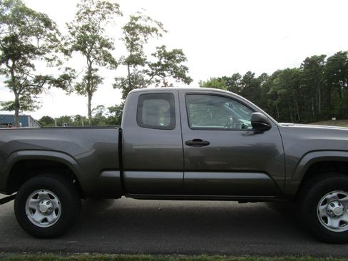 Used 2016 Toyota Tacoma SR AWD/4WD image 2