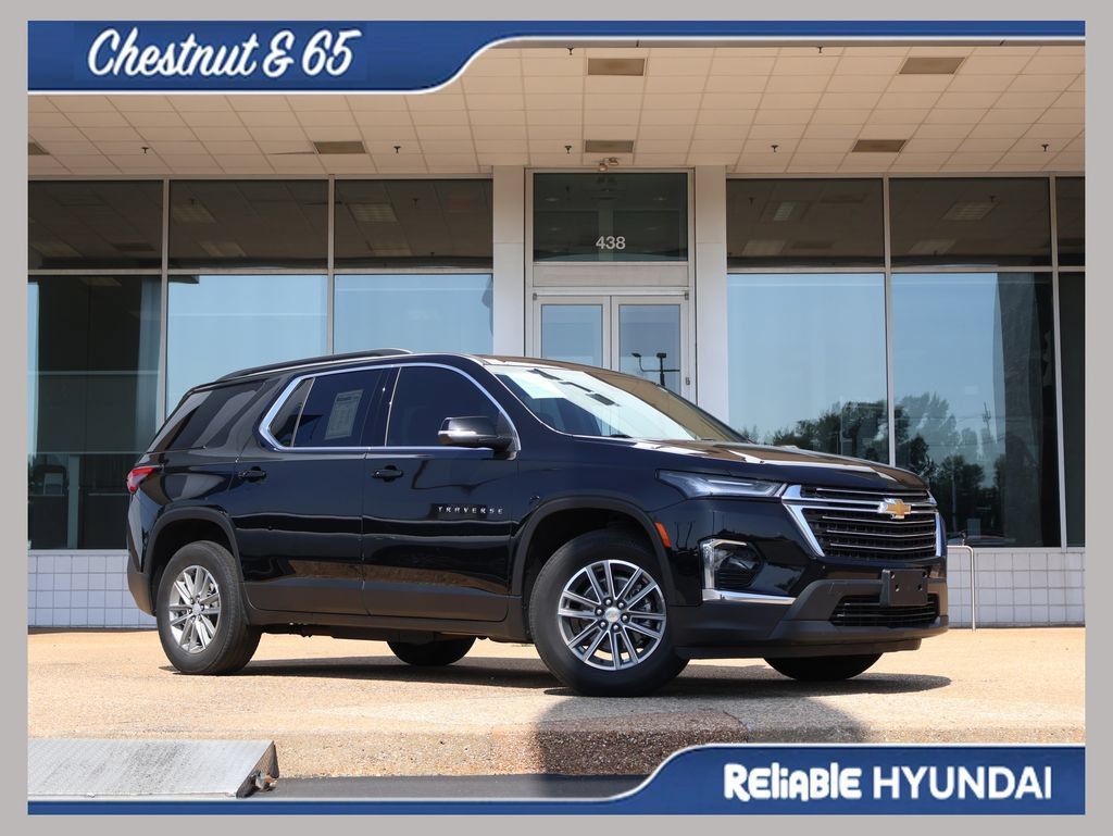 Used 2023 Chevrolet Traverse LT FWD image 1