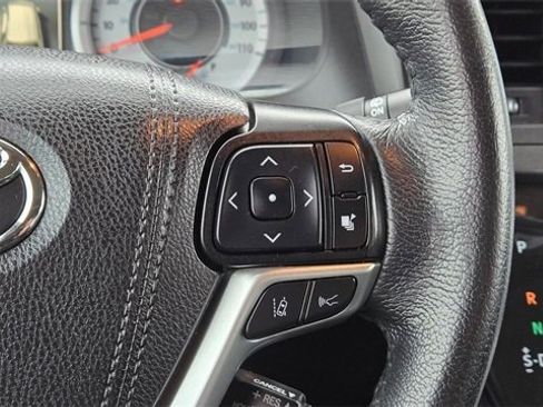 Certified 2020 Toyota Sienna SE image 10