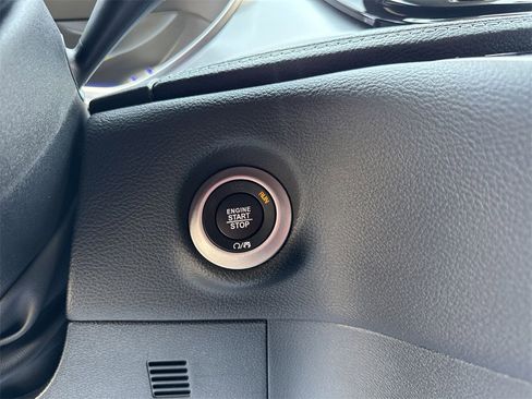 New 2026 Chrysler Pacifica Select image 18