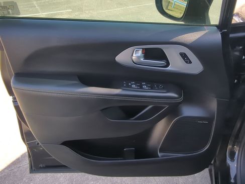 Used 2020 Chrysler Pacifica Limited w/ Advanced Safetytec Group image 13