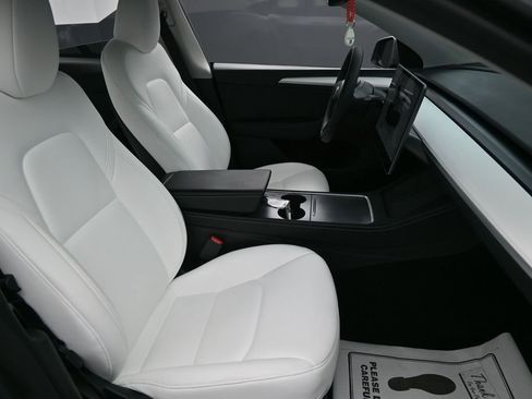 Used 2024 Tesla Model Y Performance AWD/4WD image 32