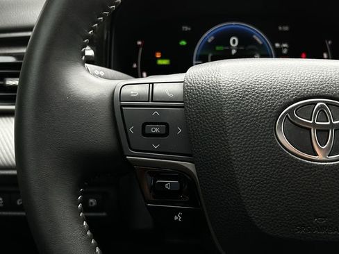 Used 2025 Toyota Camry SE image 15