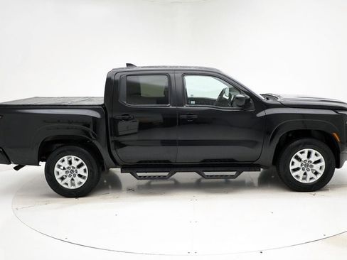 Used 2023 Nissan Frontier SV image 3