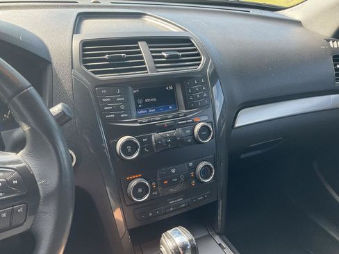 Used 2018 Ford Explorer XLT AWD/4WD image 22