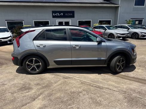 Used 2025 Kia Niro EX FWD image 8