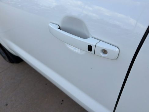 Used 2024 Nissan Frontier SL w/ Technology Package image 12