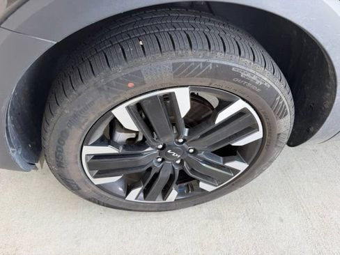 Used 2024 Kia Telluride SX w/ Towing Package AWD/4WD image 8