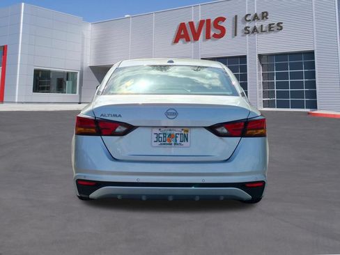 Used 2025 Nissan Altima 2.5 SV FWD image 7