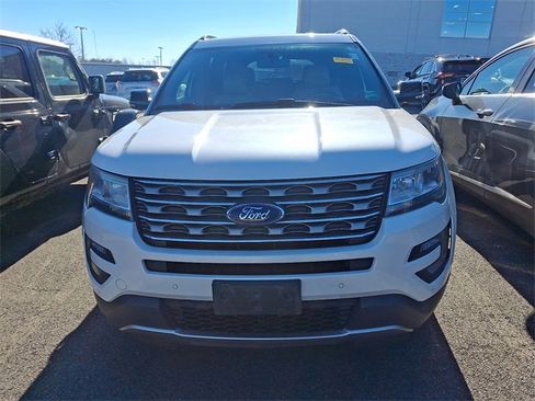 Used 2017 Ford Explorer XLT w/ Equipment Group 202A image 2