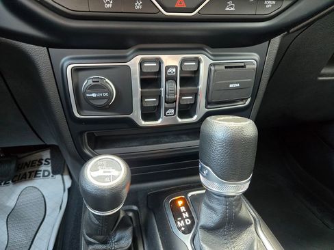 Used 2023 Jeep Gladiator Sport AWD/4WD image 29