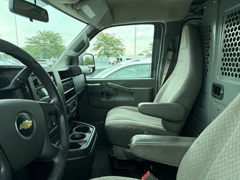 Used 2016 Chevrolet Express 2500 RWD image 11