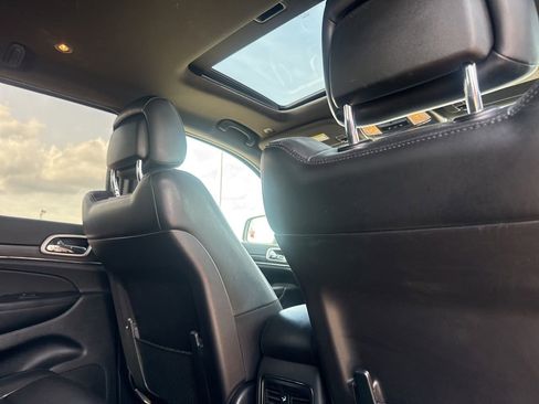 Used 2020 Jeep Grand Cherokee Limited AWD/4WD image 30