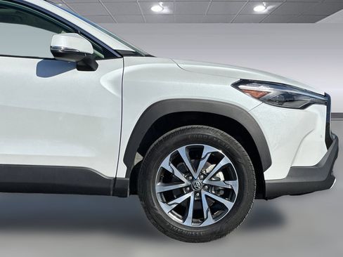 Used 2022 Toyota Corolla Cross XLE image 34