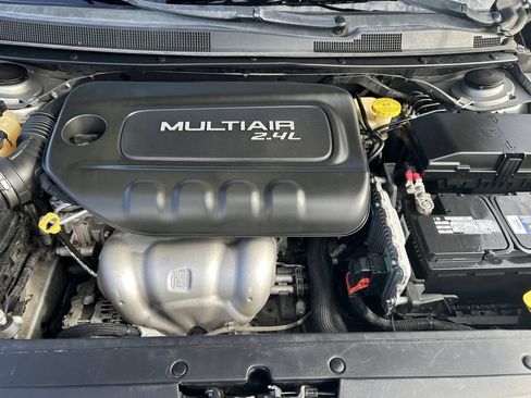 Used 2016 Chrysler 200 Limited FWD image 13
