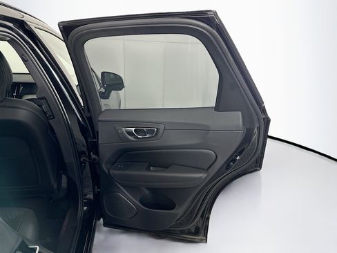 Used 2025 Volvo XC60 B5 Plus image 29