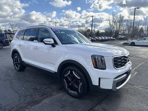 Used 2023 Kia Telluride S w/ S Sunroof Package image 9