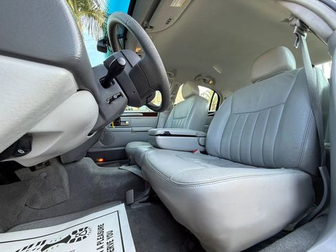 Used 2007 Lincoln Town Car Signature image 26