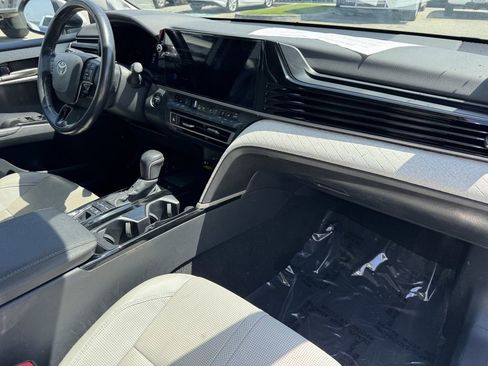 Used 2025 Toyota Camry XLE w/ Premium Package FWD image 5