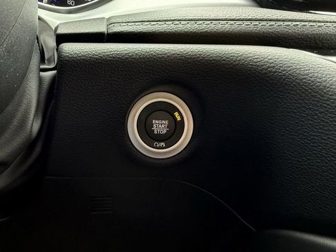 New 2026 Chrysler Pacifica Limited w/ Uconnect Theater Family Group image 23