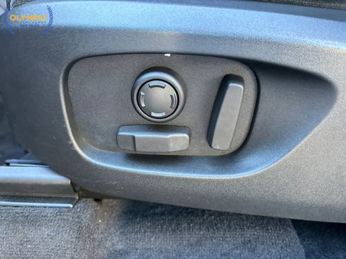 Used 2019 Land Rover Discovery Sport SE image 32