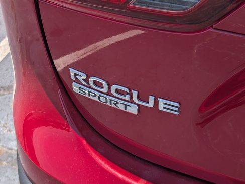 Used 2018 Nissan Rogue Sport S FWD image 9