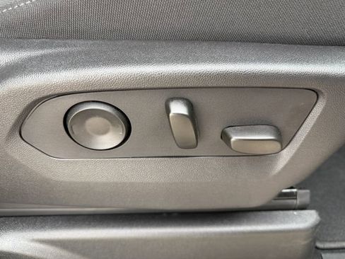 Used 2025 Chevrolet Tahoe LS image 29