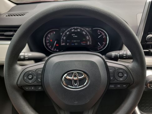 Used 2025 Toyota RAV4 XLE FWD image 29
