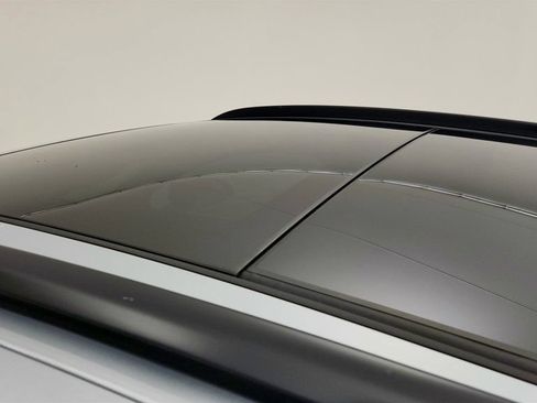Used 2025 Porsche Macan AWD/4WD image 10