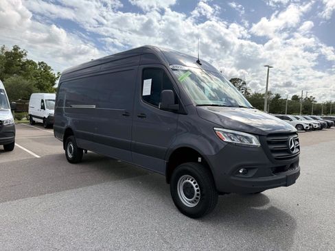 Used 2025 Mercedes-Benz Sprinter 2500 image 6