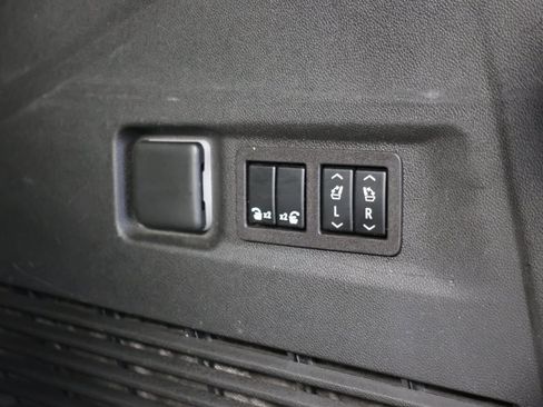 Used 2023 Chevrolet Suburban Premier w/ Advanced Technology Package image 48