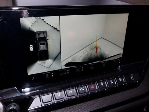 Used 2024 Chevrolet Silverado 2500 ZR2 w/ Technology Package image 3