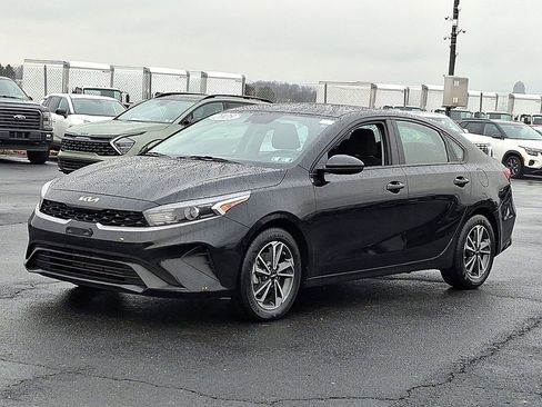 Certified 2023 Kia Forte LXS image 3