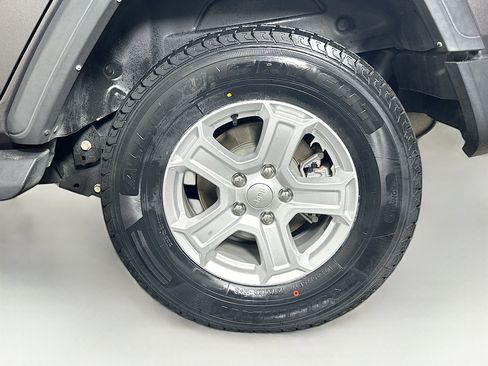 Used 2021 Jeep Wrangler Sport S image 11