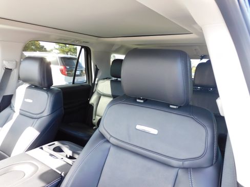 New 2025 Ford Expedition Platinum image 12
