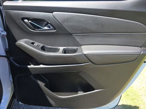 Certified 2023 Chevrolet Traverse LT FWD image 33