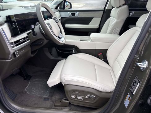 Used 2025 Hyundai Santa Fe Calligraphy AWD/4WD image 9